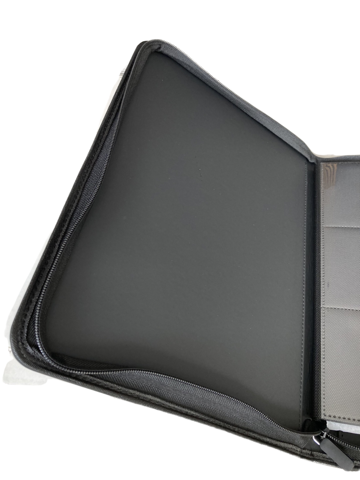 9 Pocket Premium Zip Binder – Side Loading For TCG & Sports Cards